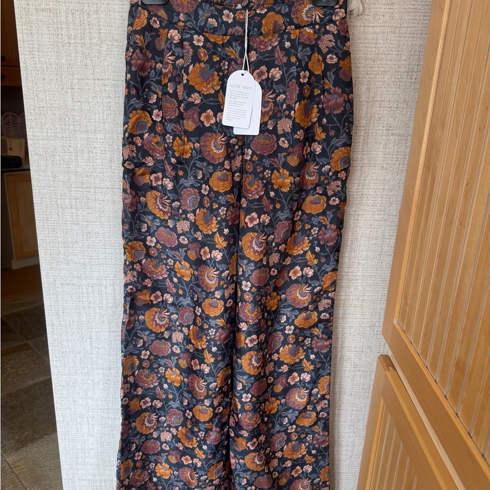 Louise misha gorgeous silk pants
36 (s)
NWT
SF/PF - Picture 6 of 6